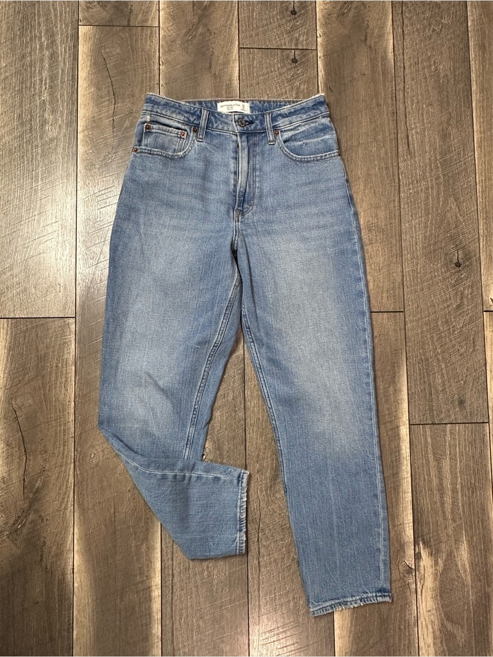 Abercrombie & Fitch Curve Love The Mom Hi Rise Jeans